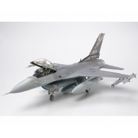 Lockheed Martin F-16C (Block 25/32) <p>Model kit</p>
